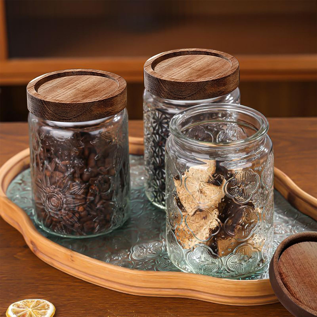 LYXFZQ transparent jar showcases contents while resisting temperature changes in busy kitchens.