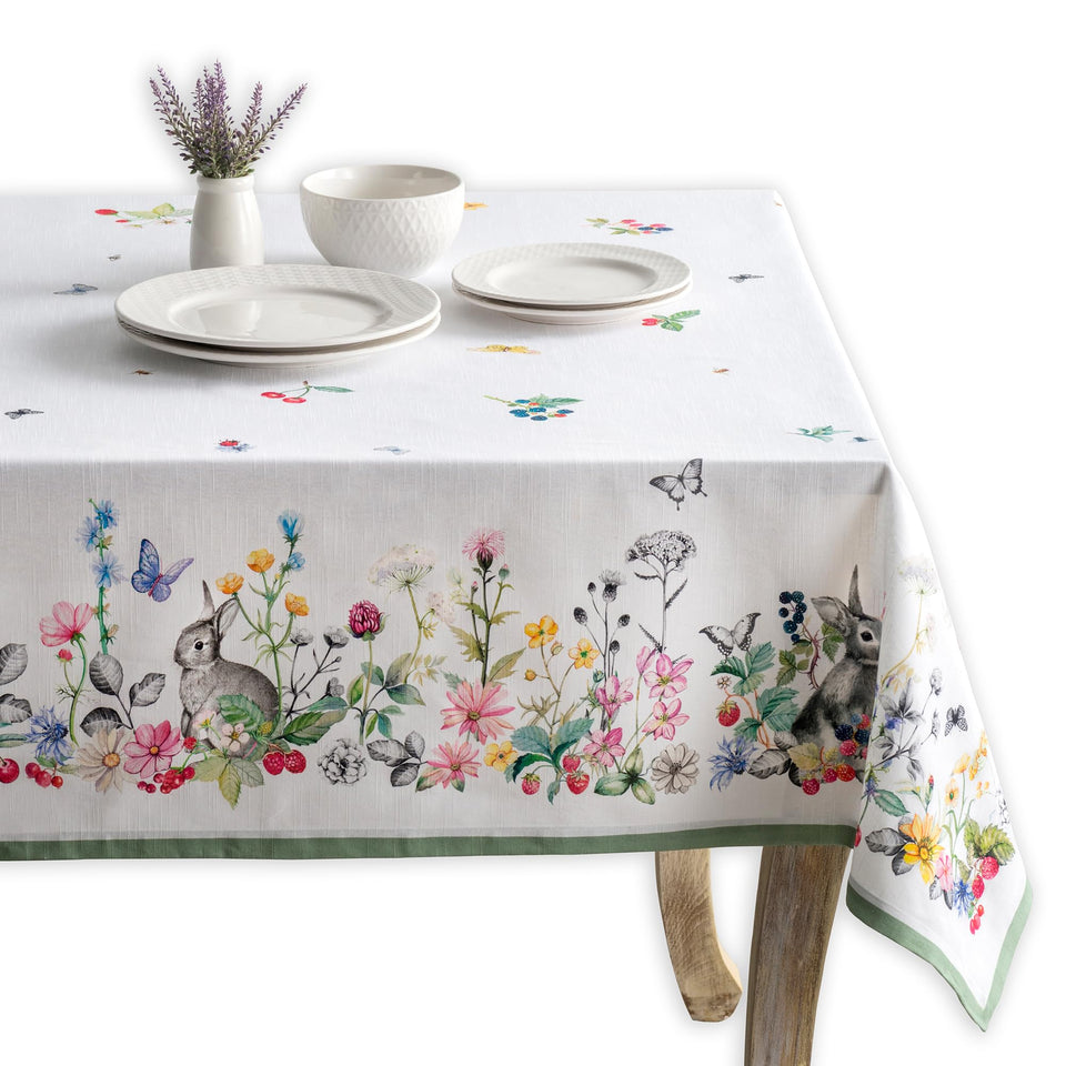 Maison d'Hermine tablecloth with elegant European design for refined dining