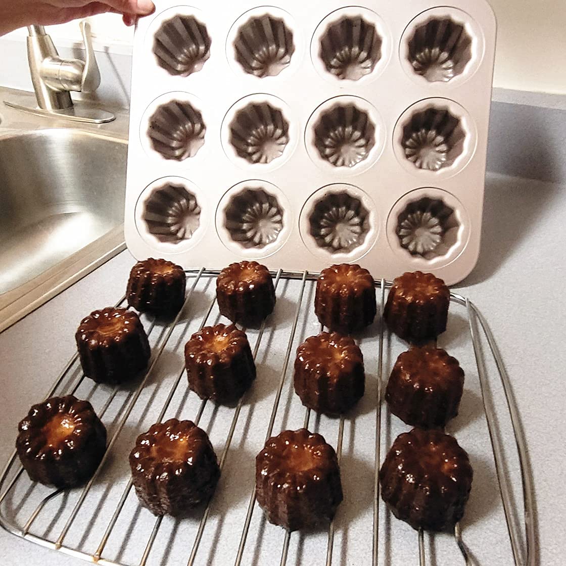 Top view of MAKABAKA The Love Canele Pan highlighting its 12-cup layout.