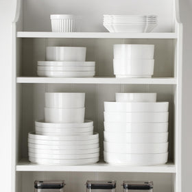 MALACASA Leah modern edge plate design on a contemporary table.