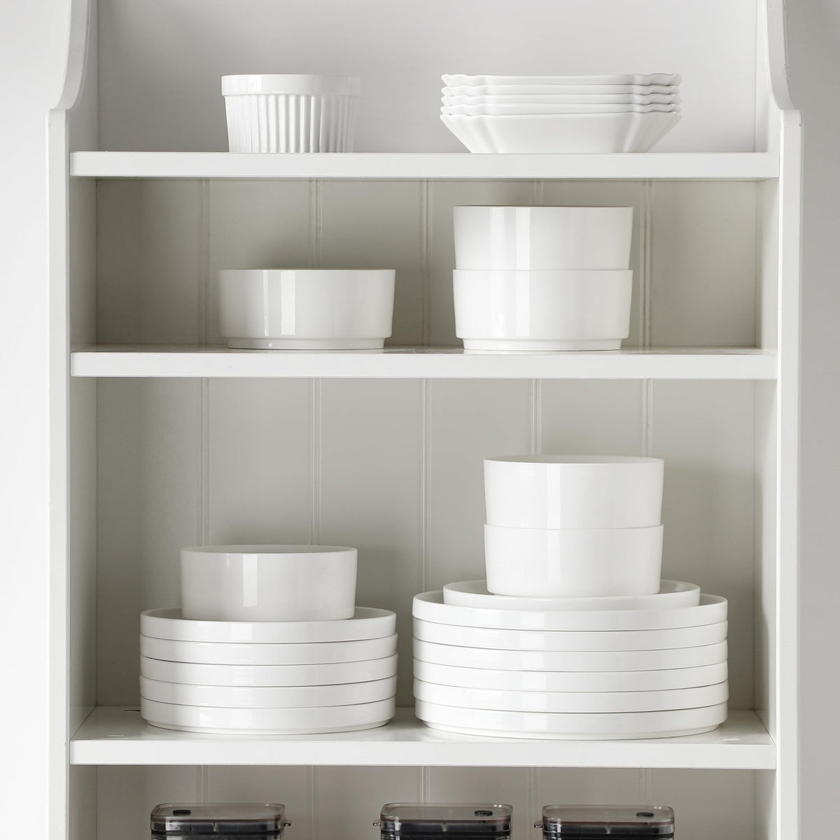 Malacasa Leah microwave-safe plates for quick reheating and convenience.