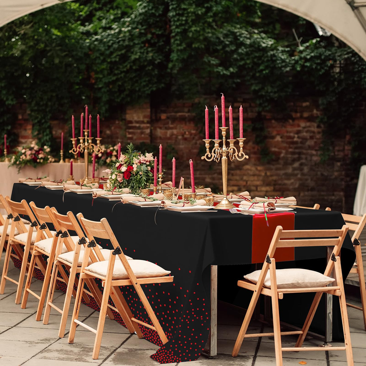 MASHAN packaging reveals four tablecloths and four runners for easy prep.