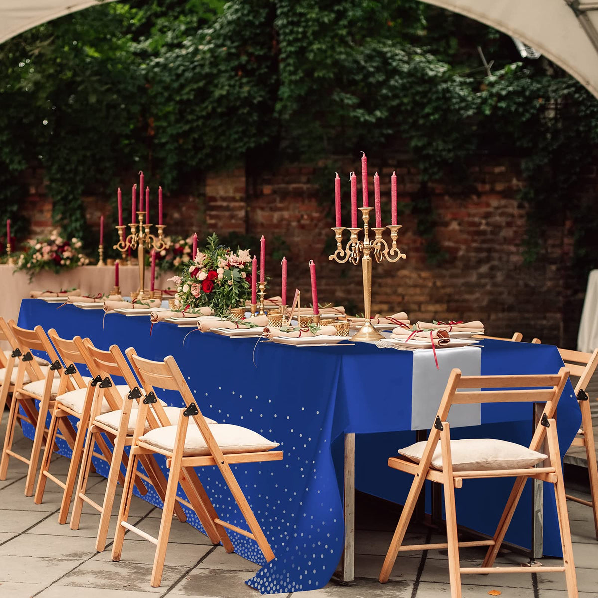 MASHAN waterproof PEVA tablecloth detail, durable and easy to dispose after events.