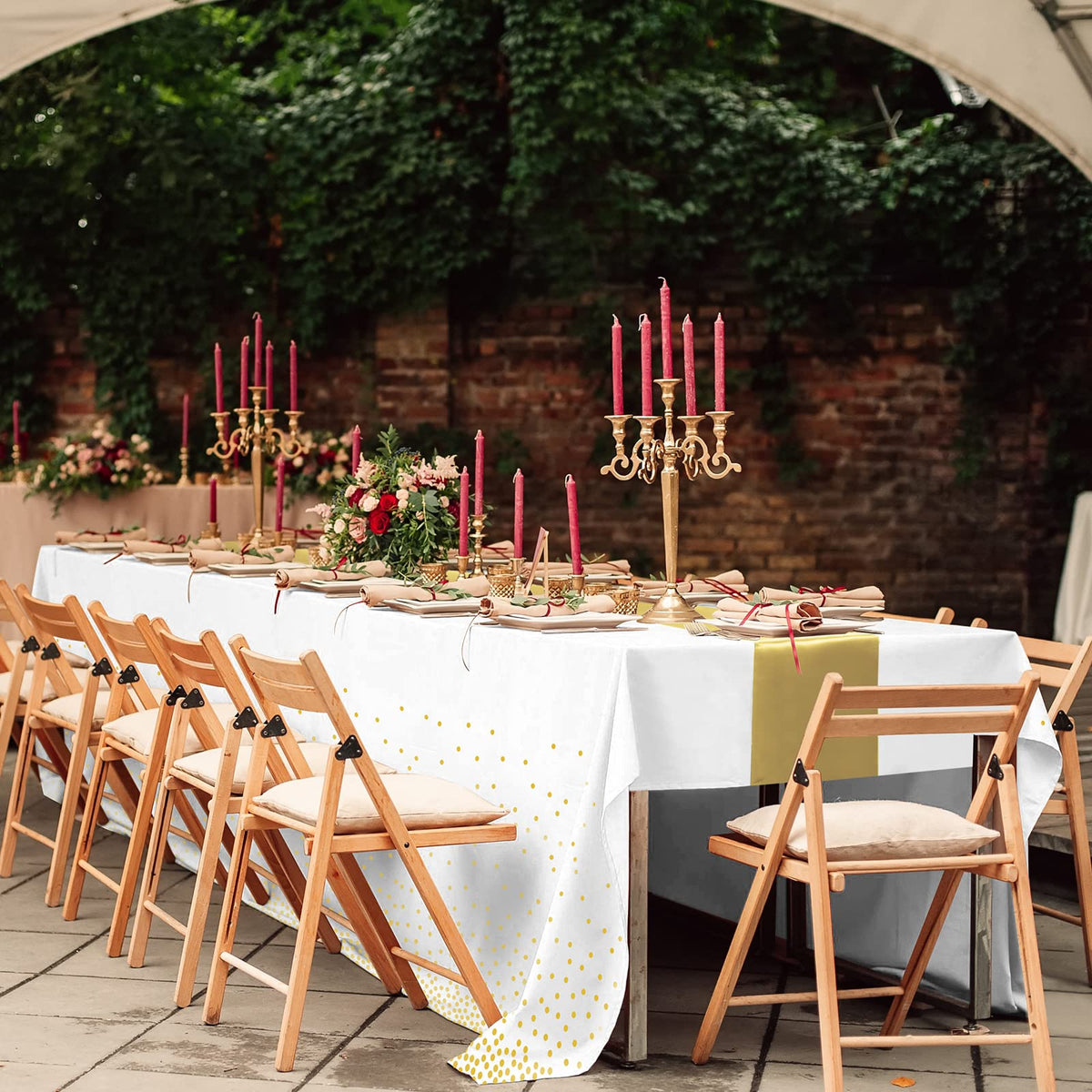 MASHAN waterproof PEVA tablecloth protects surfaces during events
