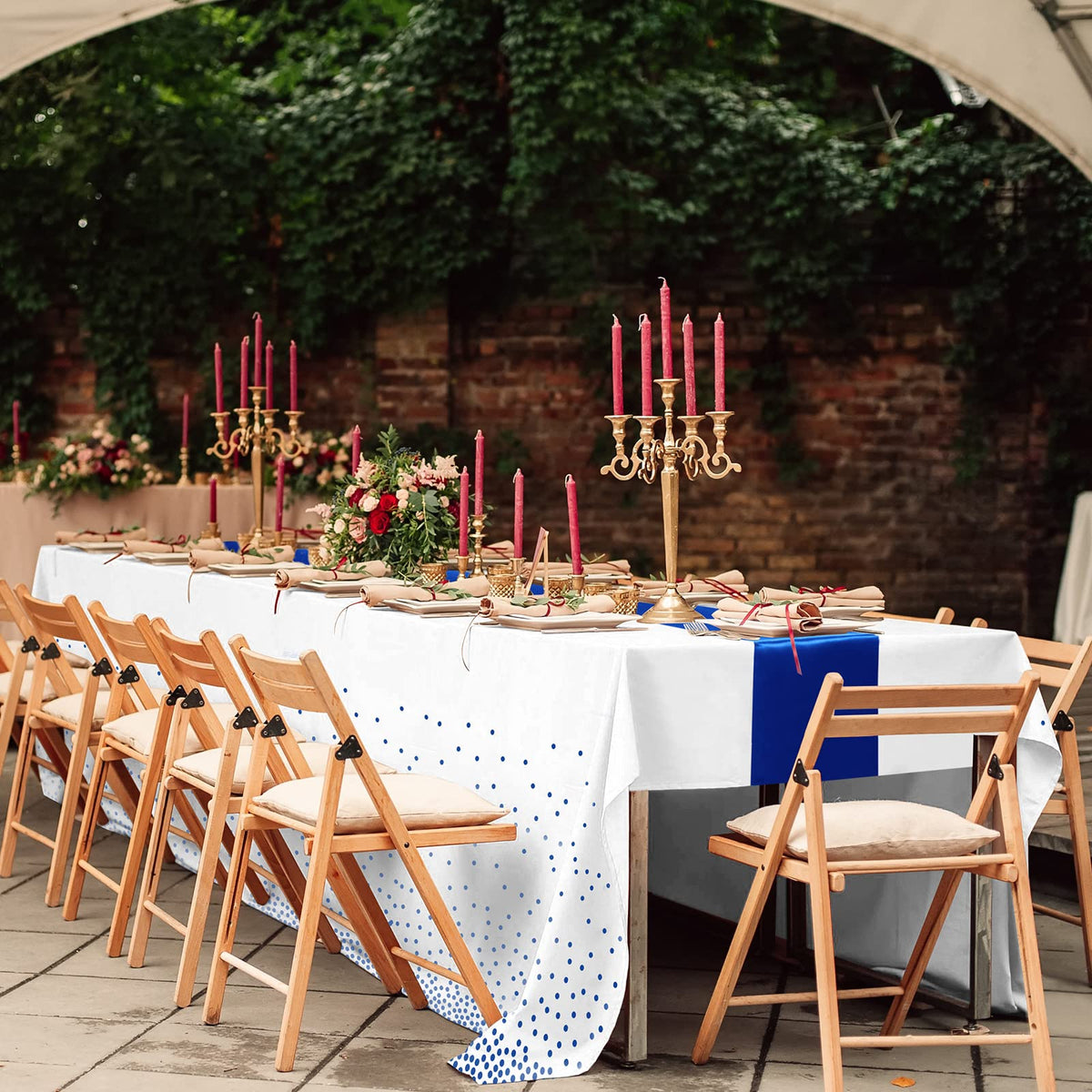 MASHAN waterproof PEVA tablecloth ideal for quick cleanup.