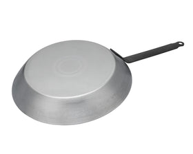 Matfer Bourgeat carbon steel pan showing even heat distribution for cooking