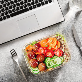 MCIRCO fridge-to-table use demonstrates organized meal prep leftovers.