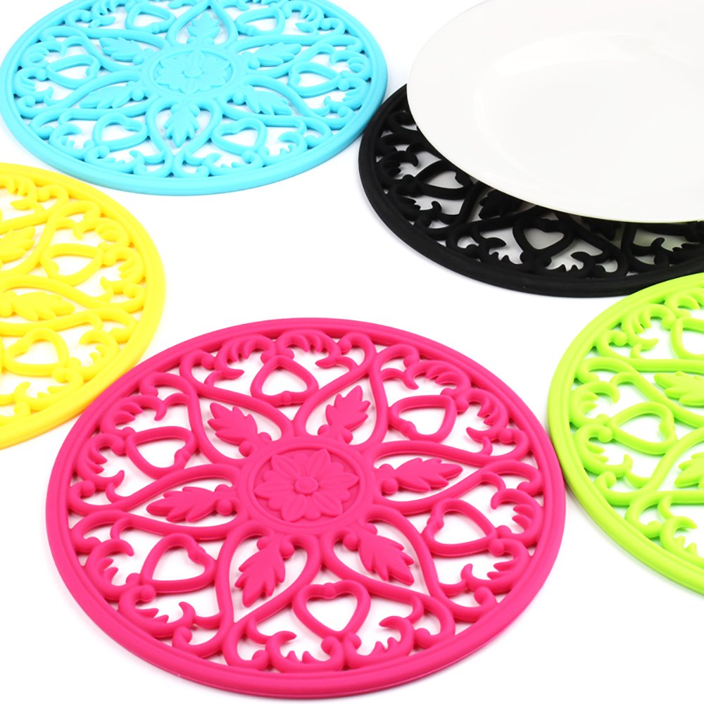 ME.FAN non-slip-hot-pad provides secure grip and surface protection.
