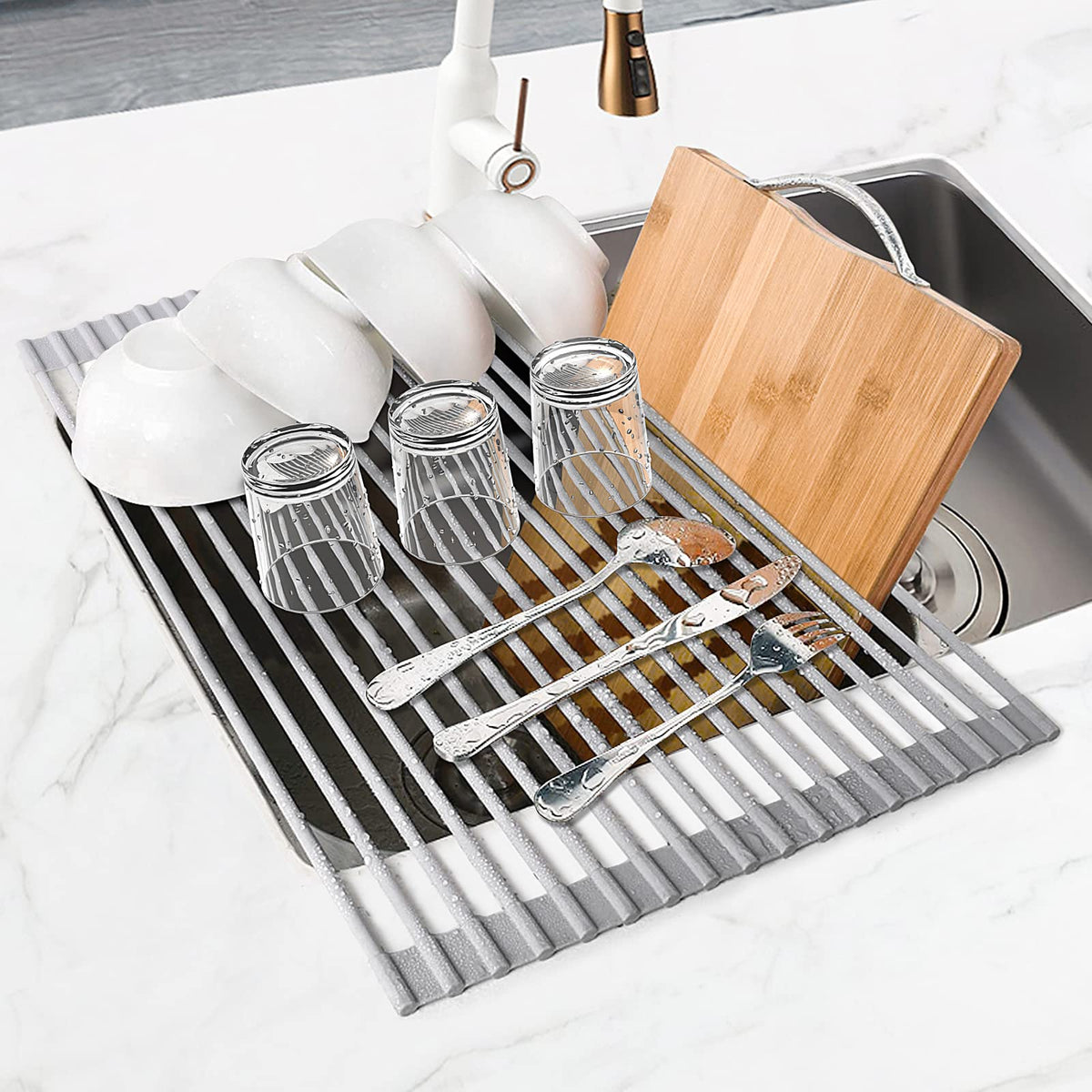 MERRYBOX easy-clean silicone dish mat is quick to wipe down after use.