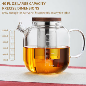 MESNEY wooden lid keeps heat in and supports easy cleaning.