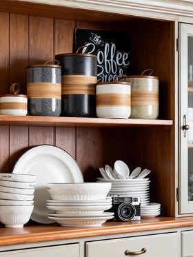 Miamolo ceramic jar set ideal for picnics with resealable lids and portability.