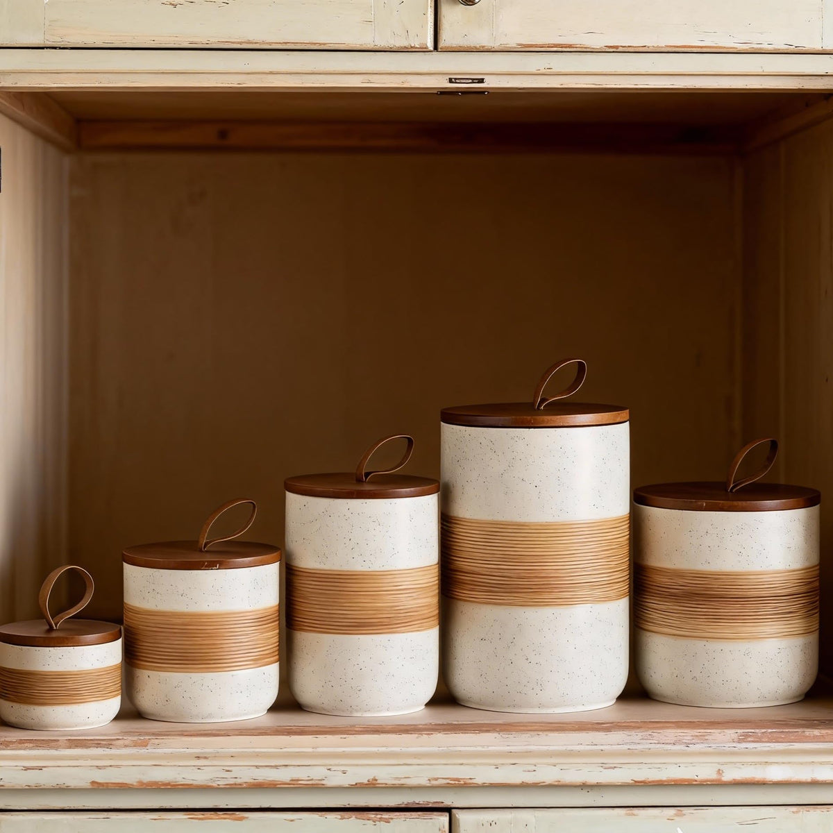 Miamolo spice jars with lid makes a stylish housewarming gift.