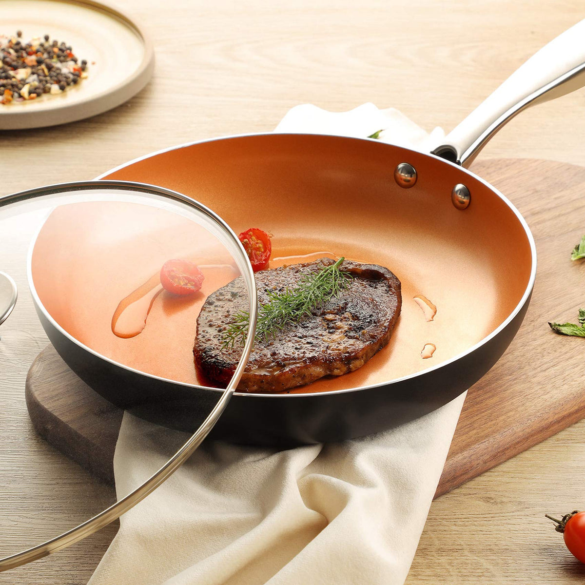 Easy food release and low-oil cooking with this pan