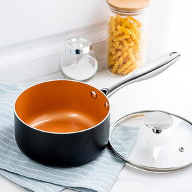 Michelangelo ergonomic handle provides secure, comfortable grip during cooking.
