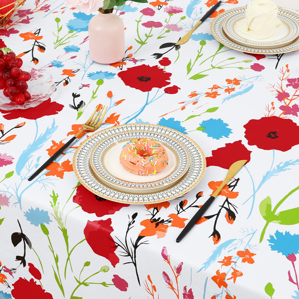 Misaya 52x70 inch floral pattern tablecloth on a dining table