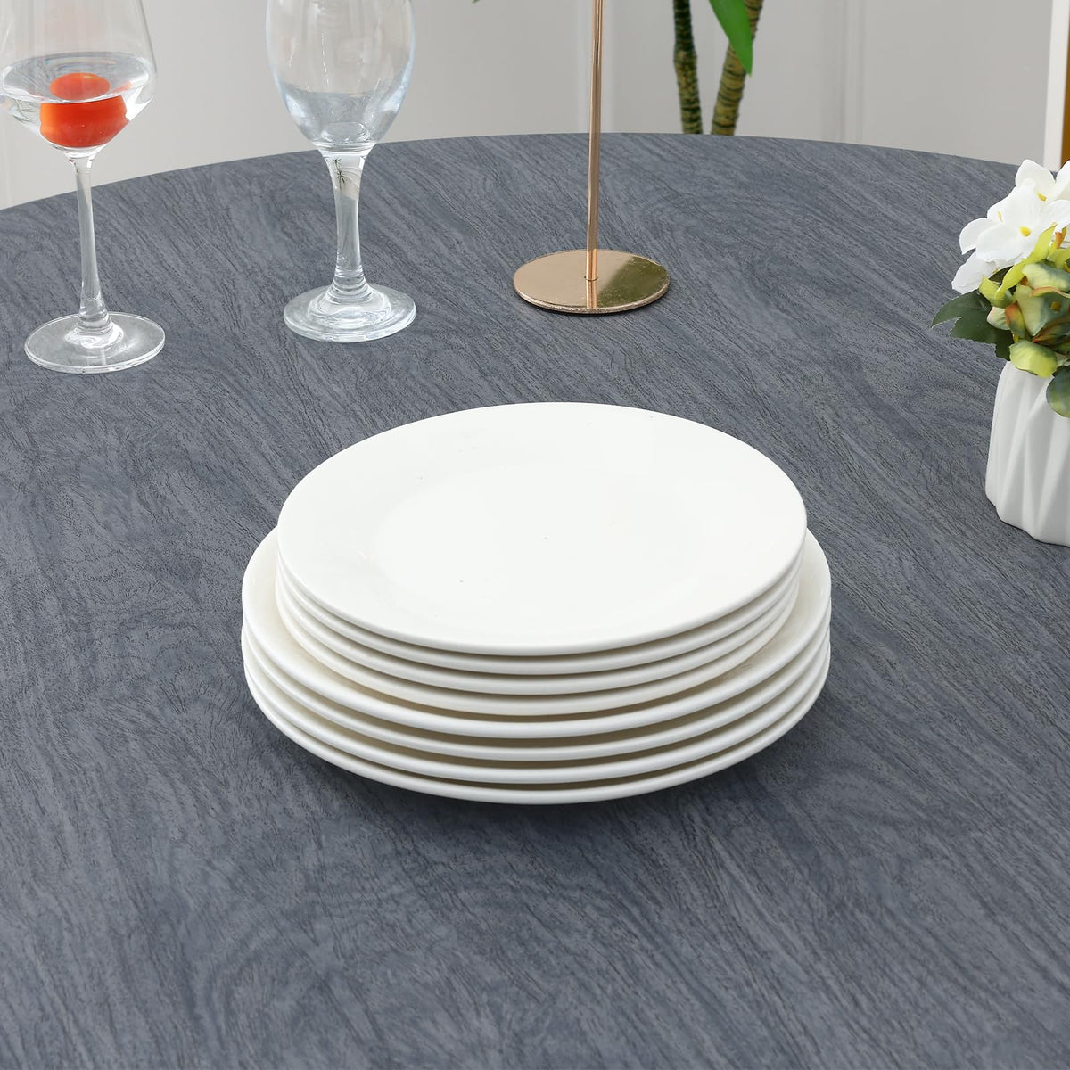 Misaya fits 45-56 inch round tables securely for versatile use