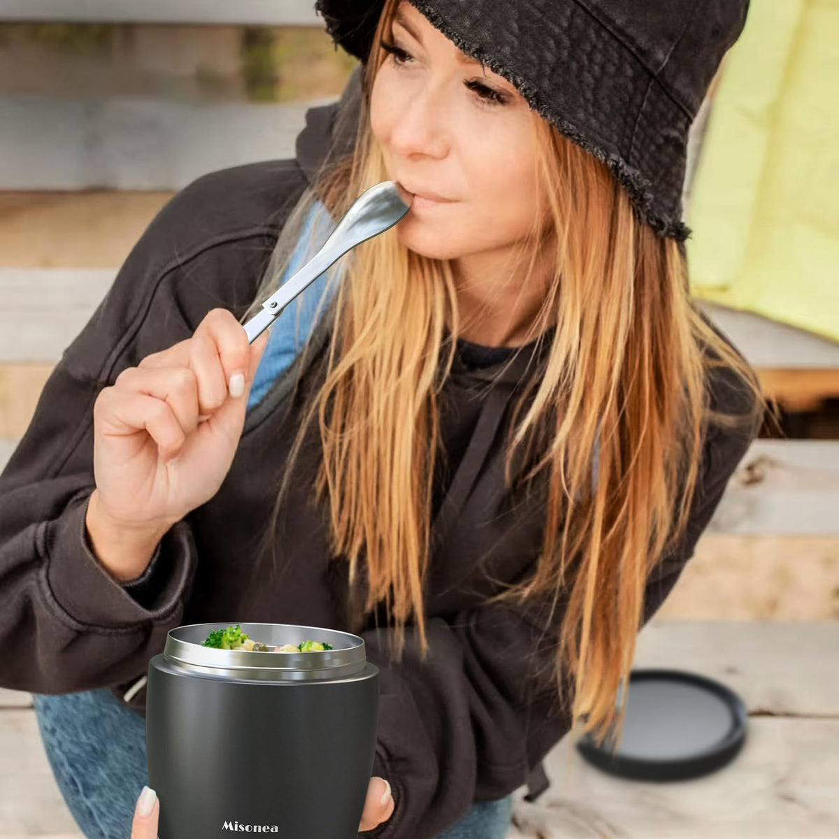Misonea Thermo stainless steel body maintains temperature during meals.