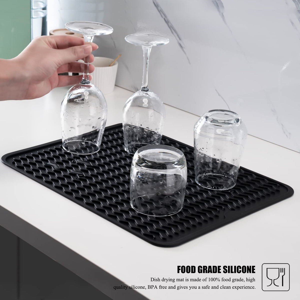 MODENGKONGJIAN easy-clean silicone mat for everyday use.