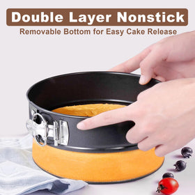 Molgree easy-release latch and removable bottom ensure clean cake transfer
