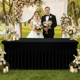 Moosfor tablecloth with elastic edge staying put during a lively event
