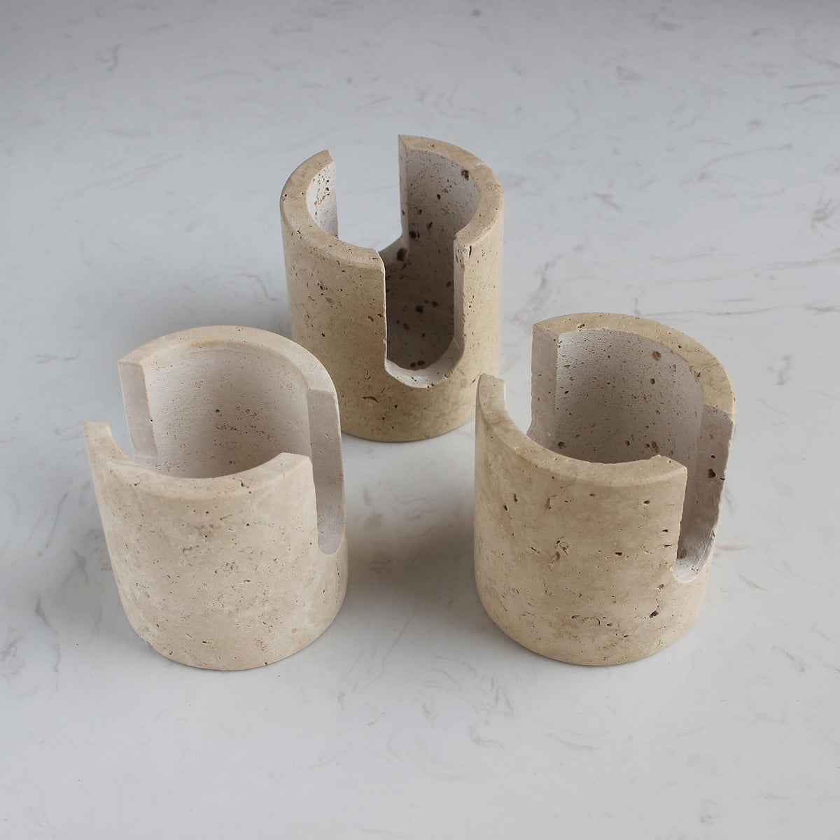 Nawgnail sponge holder on kitchen counter helps reduce puddles after washing.