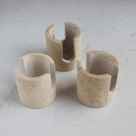 Nawgnail sponge holder on kitchen counter helps reduce puddles after washing.