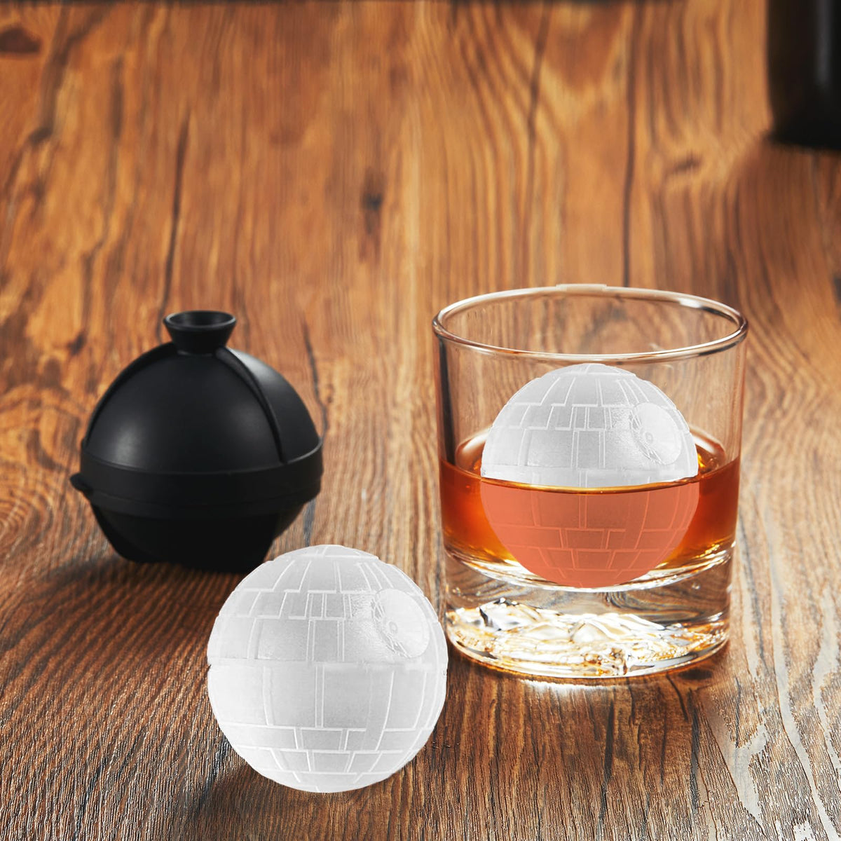 Nax Caki BPA-free silicone ice cube tray for safe, easy release.
