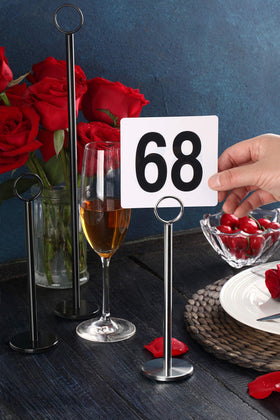 New Star Foodservice pack of 12 ensures consistent signage across tables.