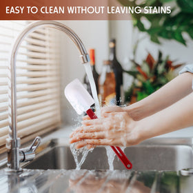 Norme nonstick silicone surfaces wipe clean quickly, dishwasher safe.