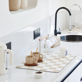 Ohocut front-absorbent checkered drying mat soaks up spills quickly on counters.