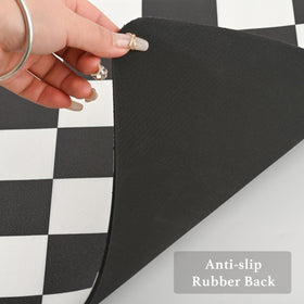 Ohocut checkered mat stays put with secure anti-slip base.