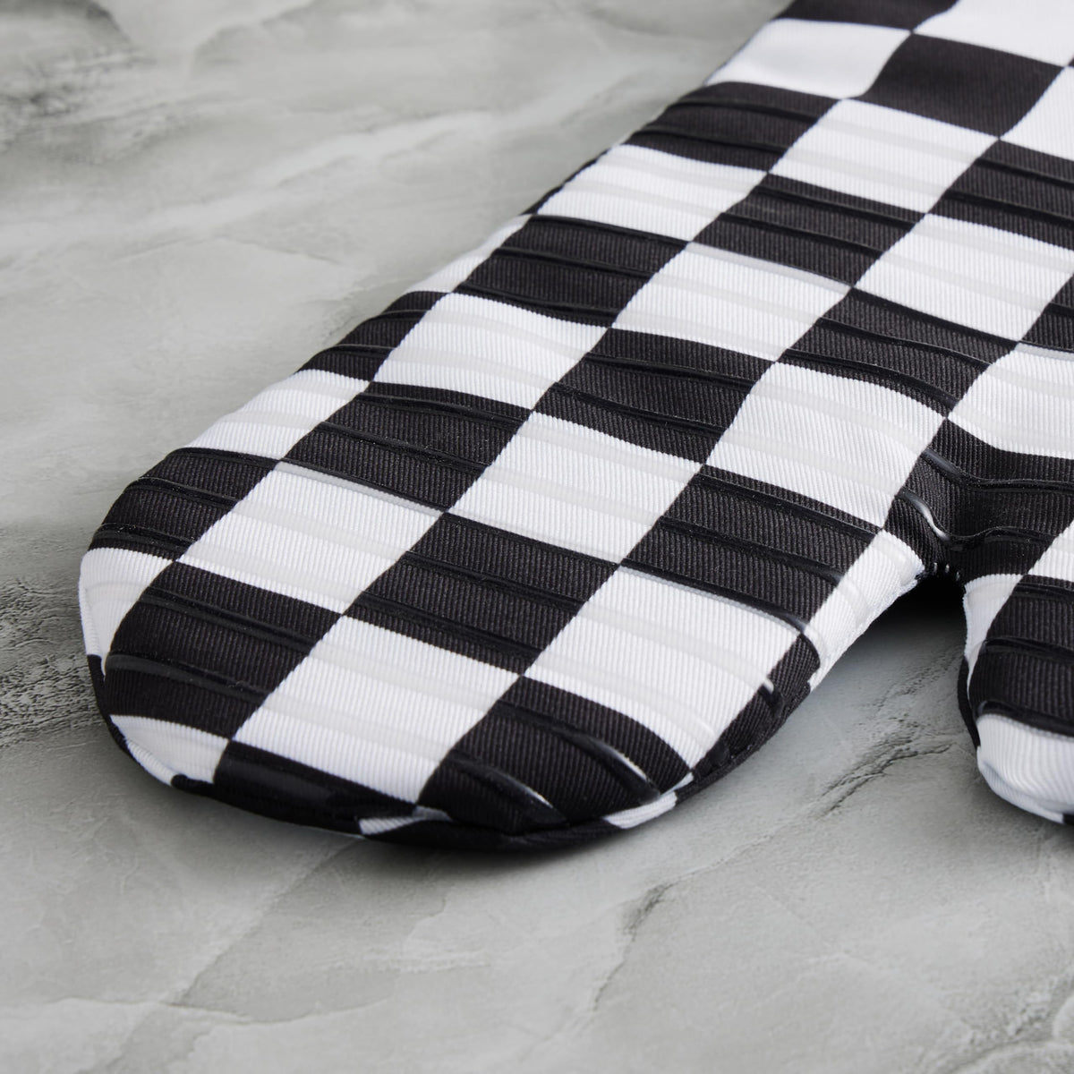 Ohocut 7x13 inch mitt delivers full hand and wrist coverage