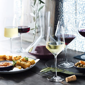 OJA daily-use crystal wine glass, sturdy yet refined for any table.