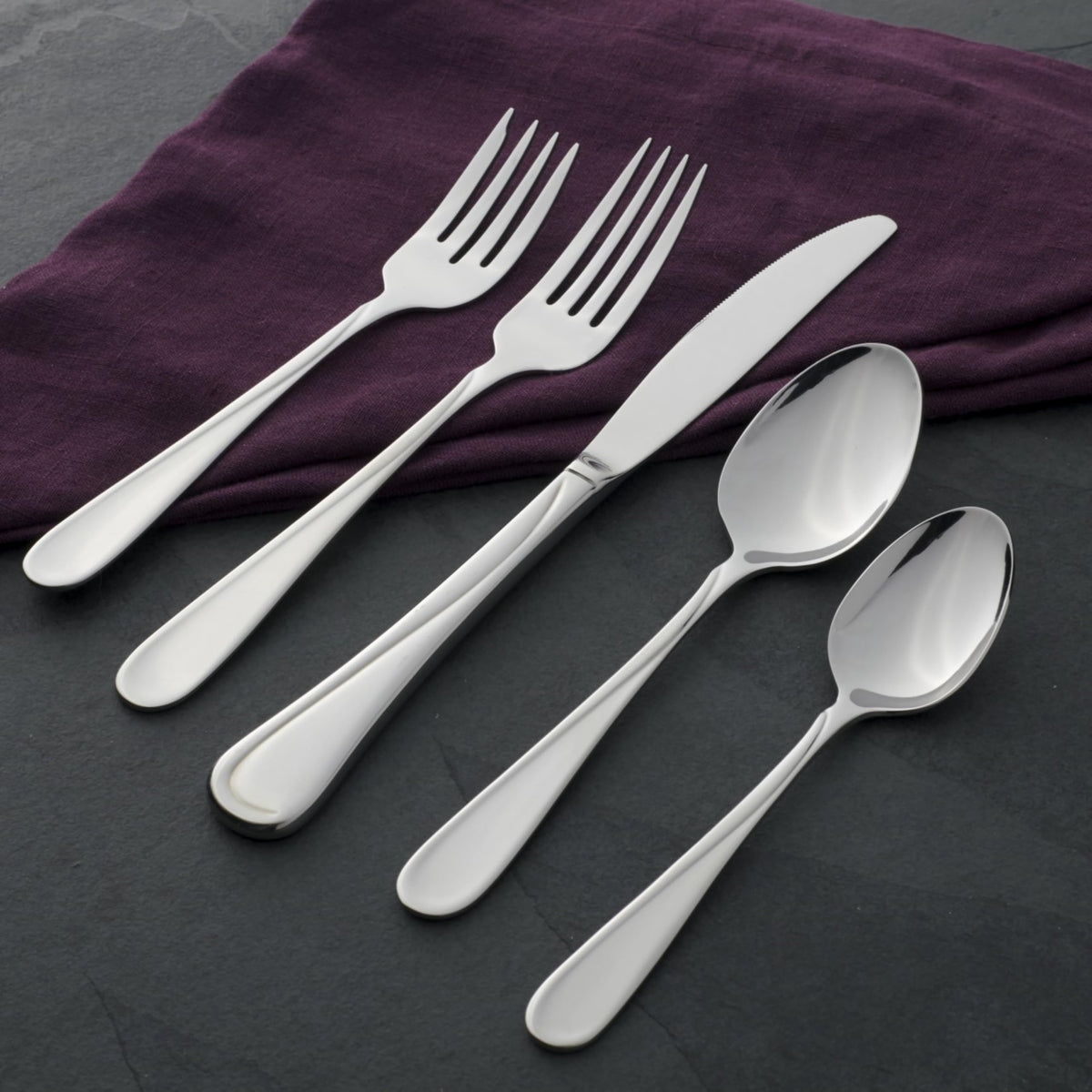 Oneida Flight for 4, ideal for iced tea gatherings and casual dining.