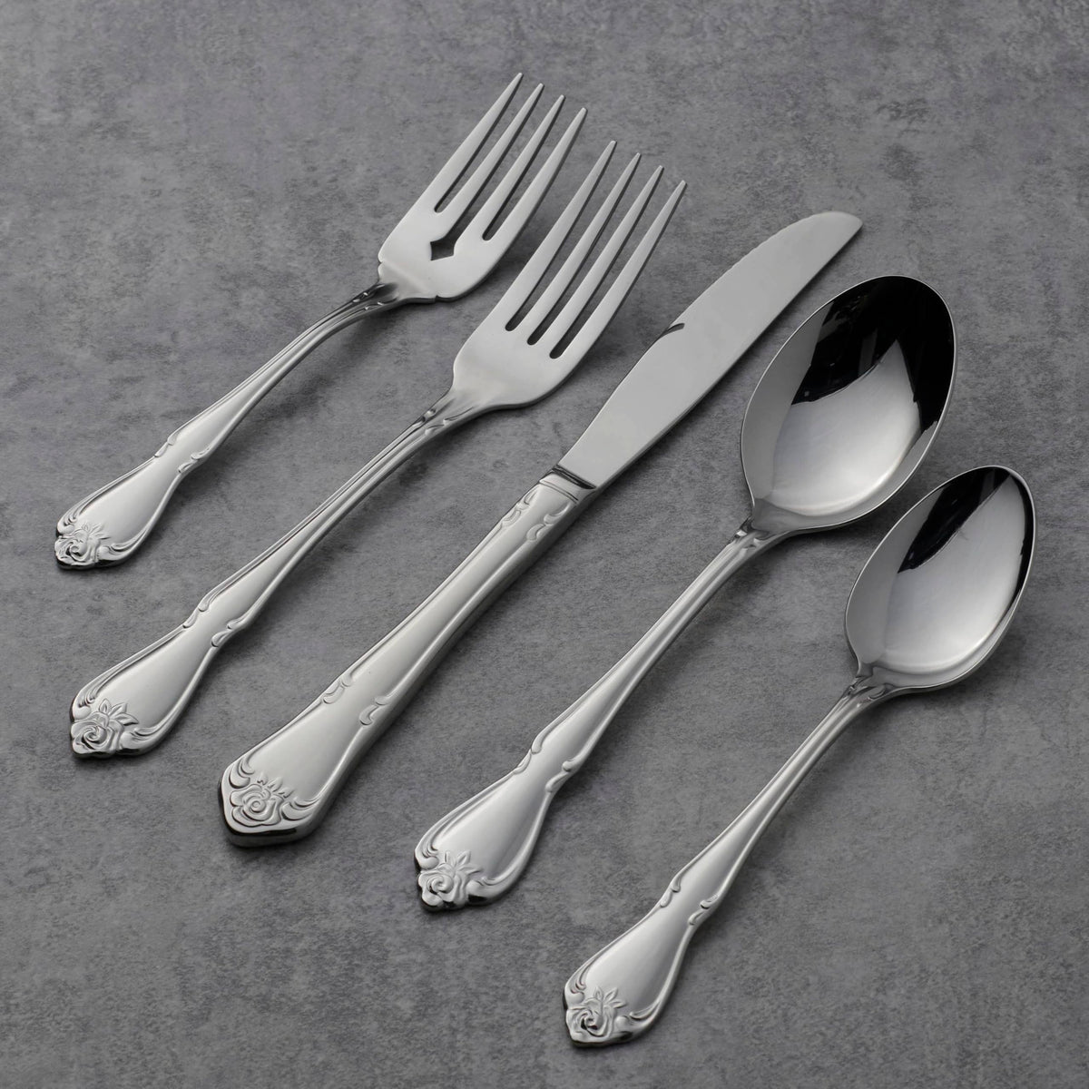 Oneida True Rose 18/0 stainless steel teaspoons offer lasting durability.
