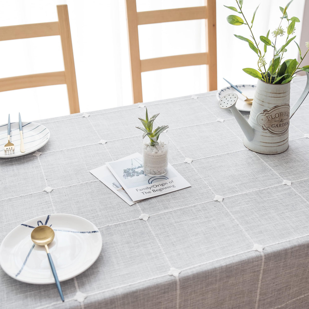 Oubonun soft cotton-linen texture enhances casual or formal meals