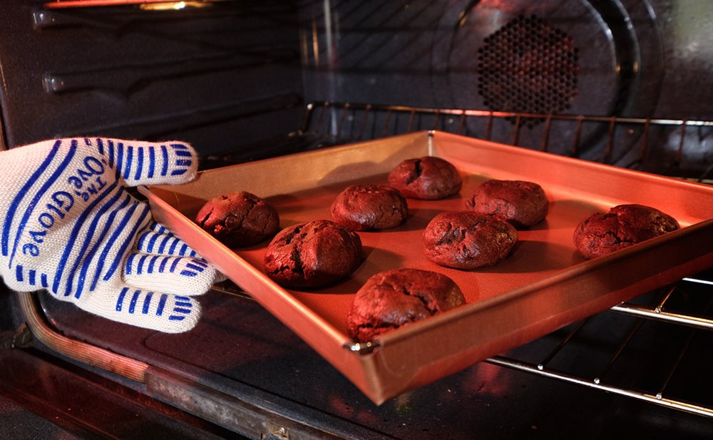 Ove Glove five-finger flexi-grip offers precise control while cooking