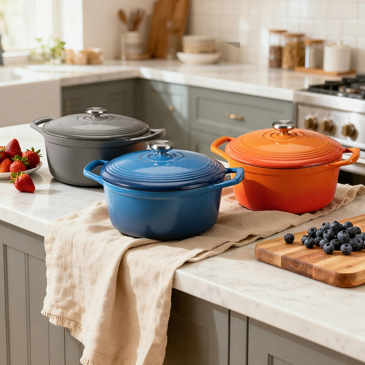 Overmont versatile vessel suitable for braising, stews, roasting, and sourdough baking.