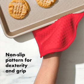 OXO Good Grips jam pot holder features a soft fabric-lined inner layer for comfort