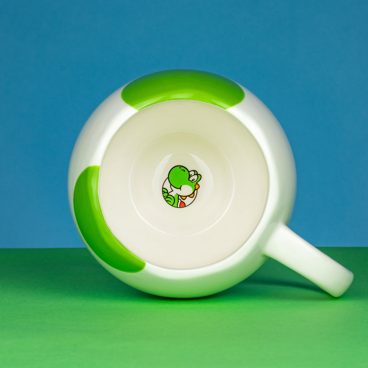 Extra-large 650ml capacity ideal for tea or coffee.