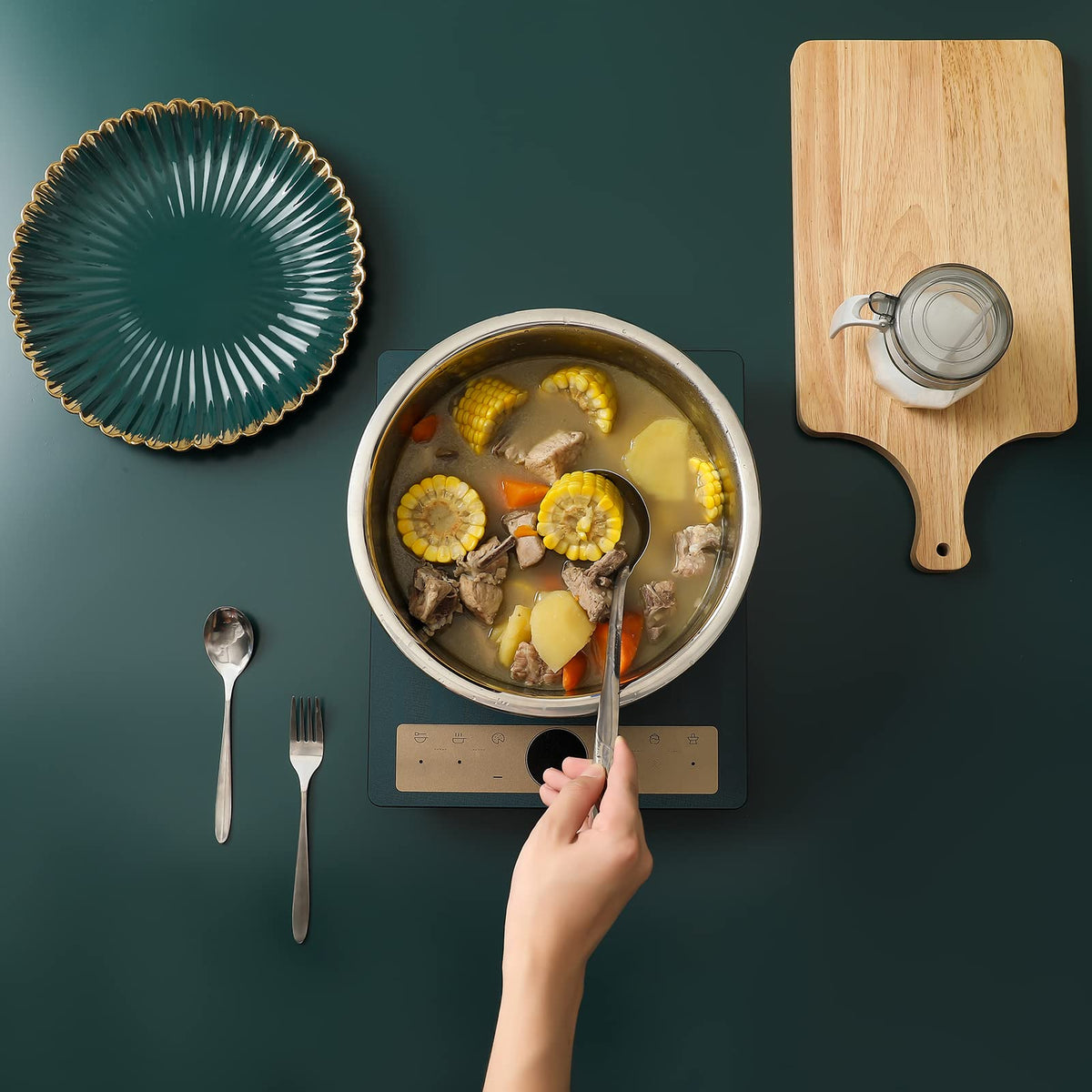 Paoli 2.5 qt set versatile for rinsing and draining tasks.