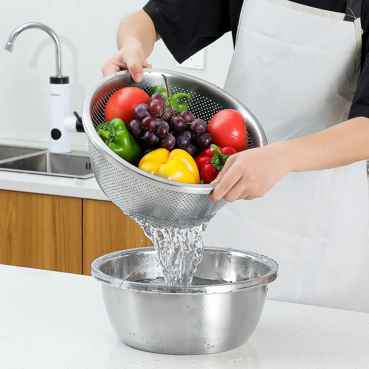 Paoli 304-grade stainless steel bowl interior, easy to clean.