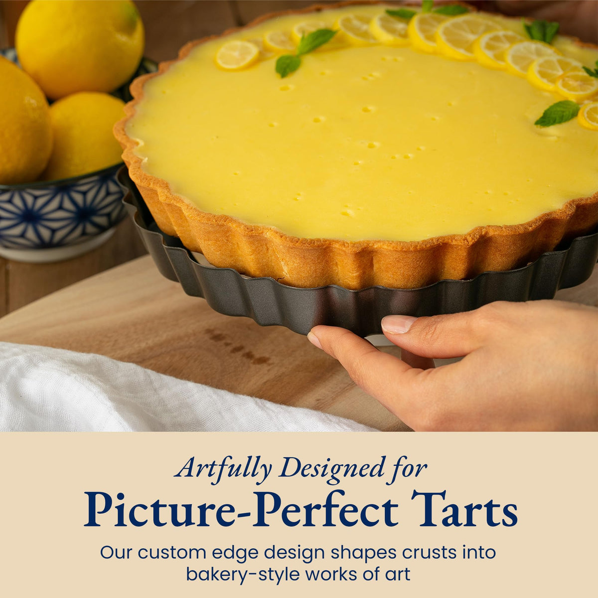 Patz&Patz silicone crust shaper helps even blind baking.