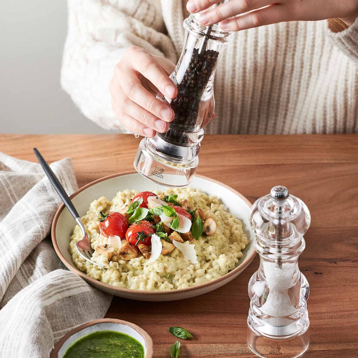 Peugeot Paris u-select pepper mill natural wood, side view, six grind settings for flavor control.
