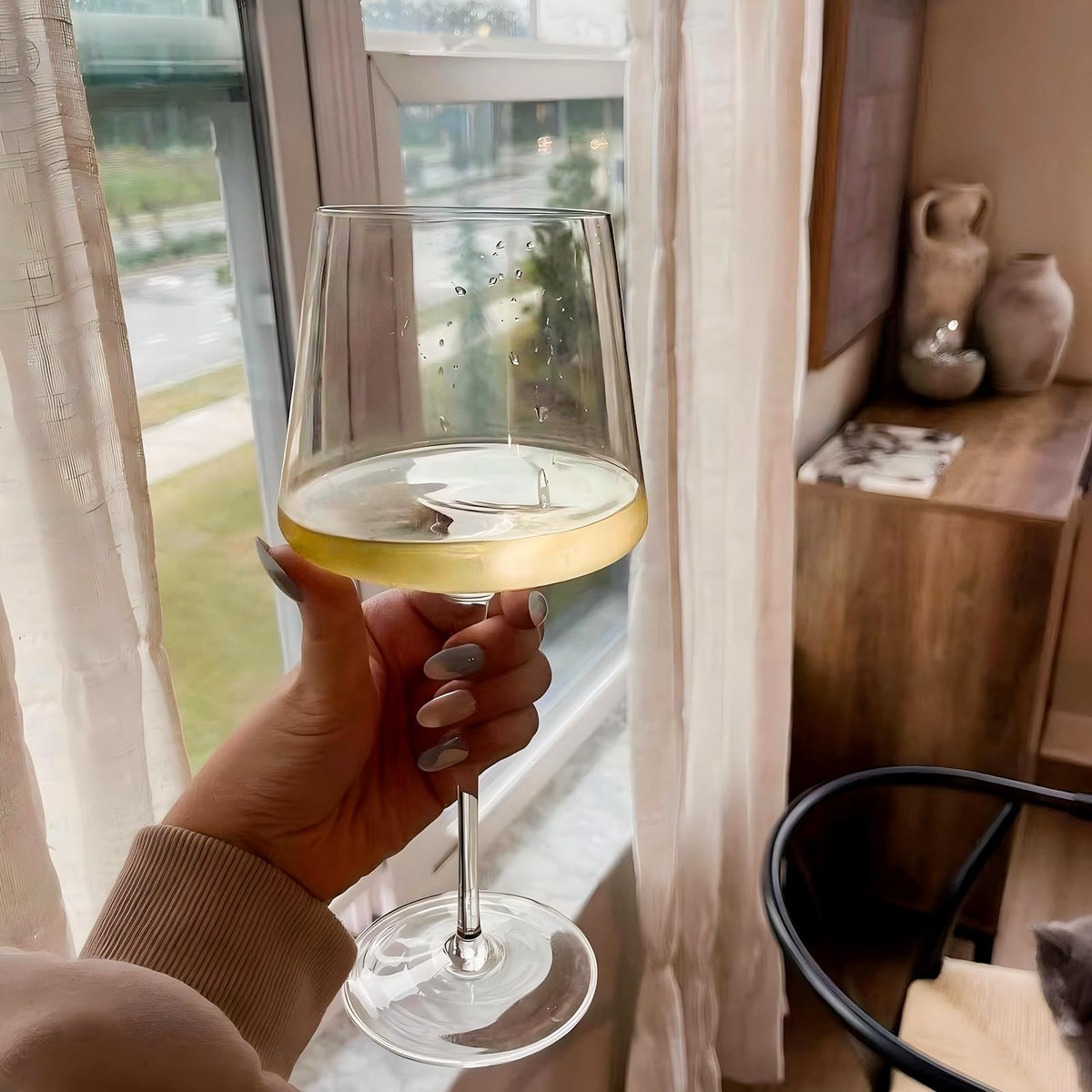 Physkoa hand-blown wine glasses enhance aroma and style at gatherings