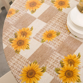 Pioggia elastic-edge fitted tablecloth stays secure on oval furniture.