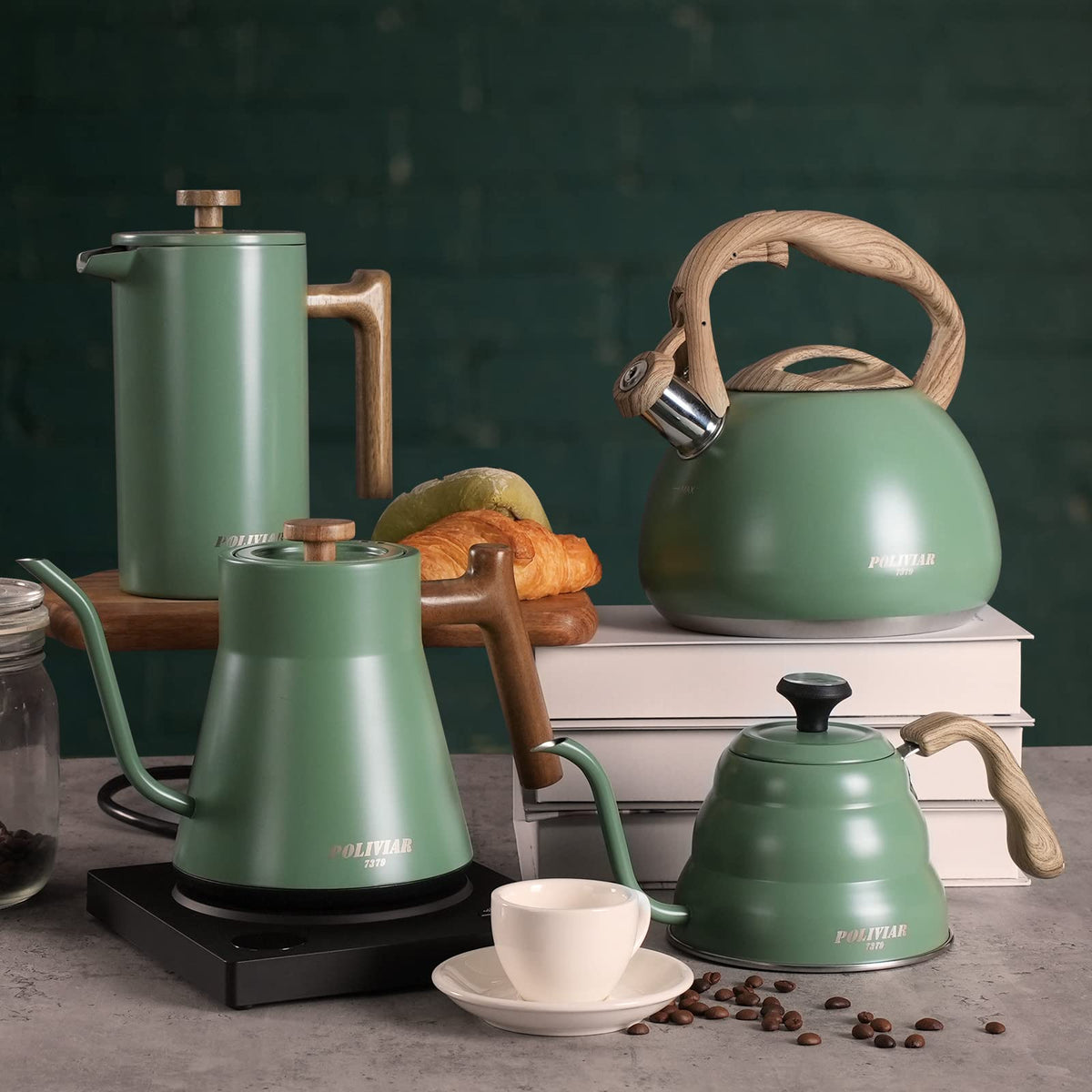 Poliviar Tea Kettle with wood-patterned handle for comfortable grip during pouring
