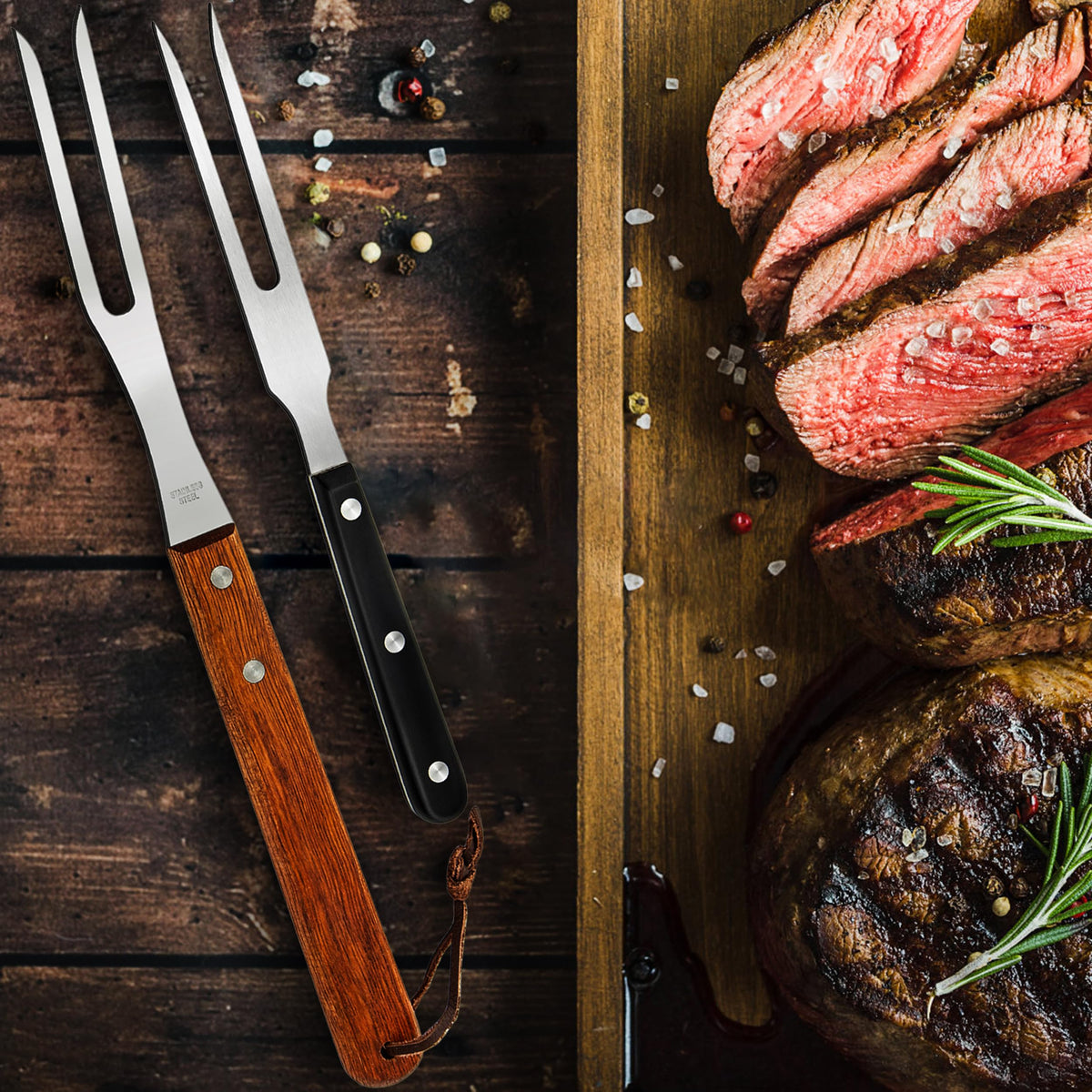 Ponpon meat fork barbecue-use shown ready for outdoor grilling and slicing