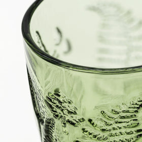 Hand-pressed fern detail on QELVIO glass showcases artisanal craft.