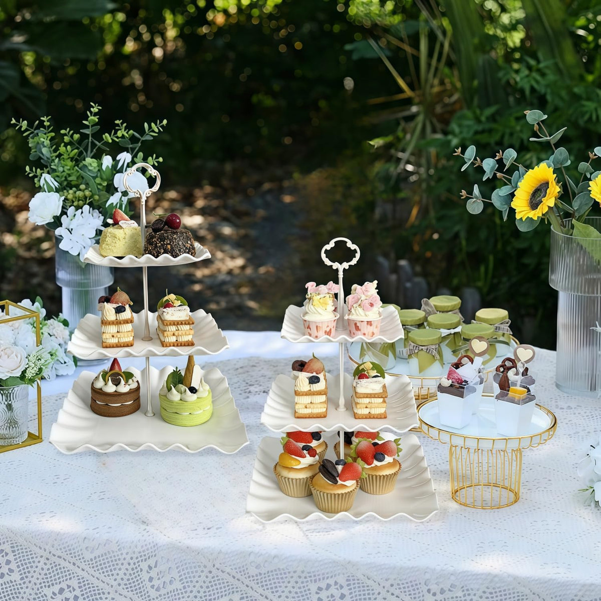 RAUVOLFIA reusable tray set with careful finish for everyday entertaining.